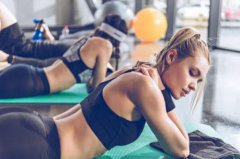 运动的同时要补充全面的能量。减肥最忌讳就是只动不吃